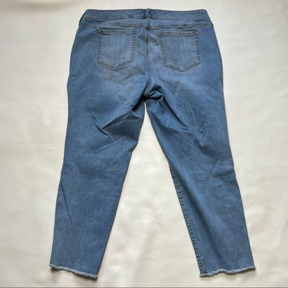 Torrid | Raw Hem Boyfriend Crop Denim Jeans - Picture 4 of 6